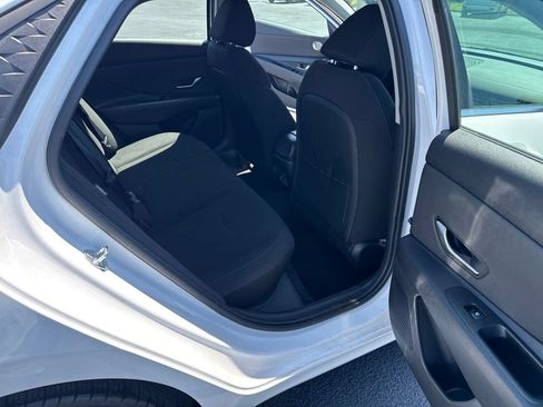 Used 2025 Hyundai Elantra SEL FWD image 10