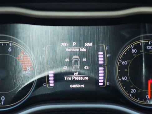 Used 2017 Jeep Cherokee Latitude w/ Comfort/Convenience Group image 43