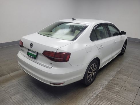Used 2017 Volkswagen Jetta SE FWD image 9