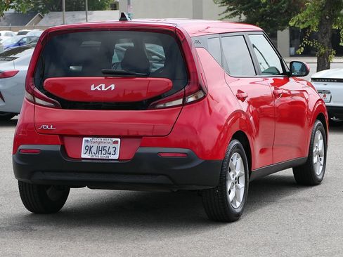 Used 2022 Kia Soul LX w/ Technology Package FWD image 3