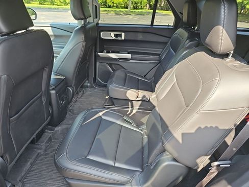 Used 2023 Ford Explorer XLT w/ Equipment Group 202A AWD/4WD image 17