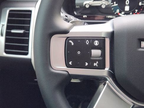 Certified 2025 Land Rover Discovery Dynamic SE image 32