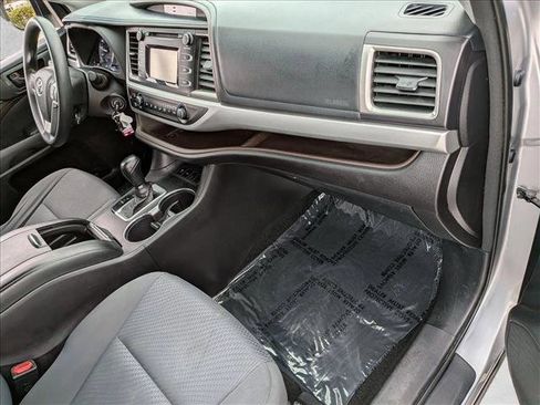 Used 2016 Toyota Highlander LE image 22