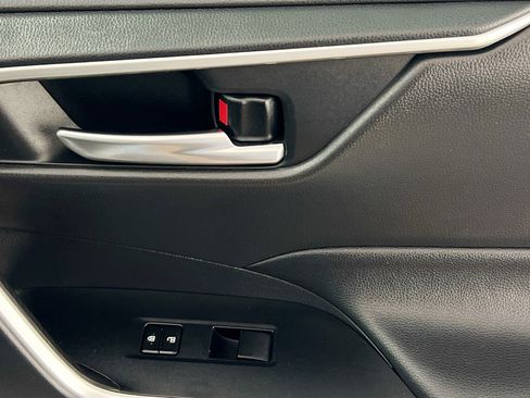 Used 2021 Toyota RAV4 XLE w/ Convenience Package FWD image 32