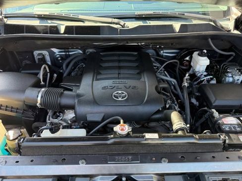 Used 2021 Toyota Tundra SR5 w/ SR5 Upgrade Package AWD/4WD image 39