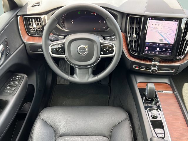 Used 2023 Volvo XC60 B5 Plus AWD/4WD image 15