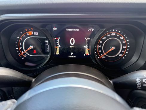 Used 2025 Jeep Wrangler Unlimited Sahara AWD/4WD image 33