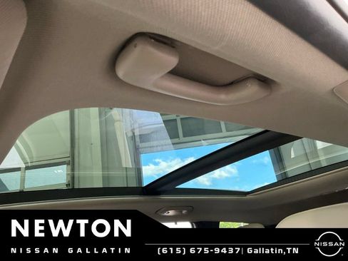 Used 2022 Hyundai Santa Fe SEL w/ Convenience + Premium Package FWD image 7