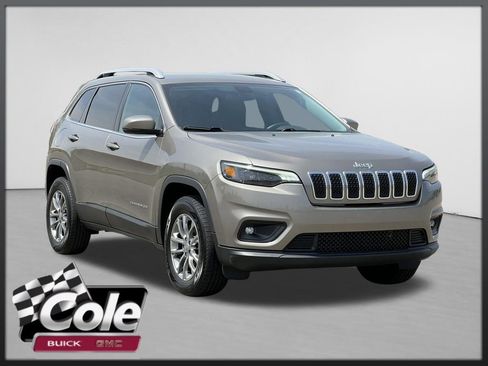 Used 2019 Jeep Cherokee Latitude Plus w/ Cold Weather Group AWD/4WD image 1
