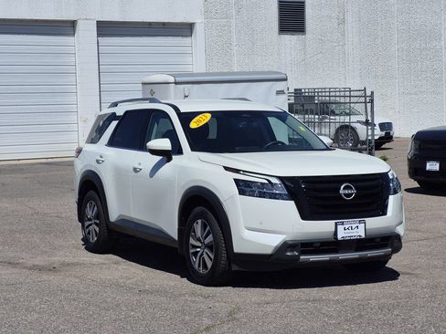 Used 2023 Nissan Pathfinder SL w/ SL Black Package AWD/4WD image 2