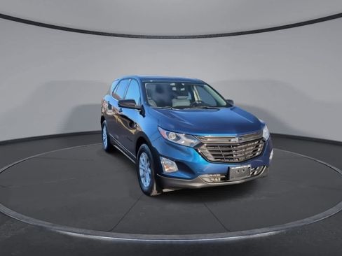 Used 2019 Chevrolet Equinox LT image 2