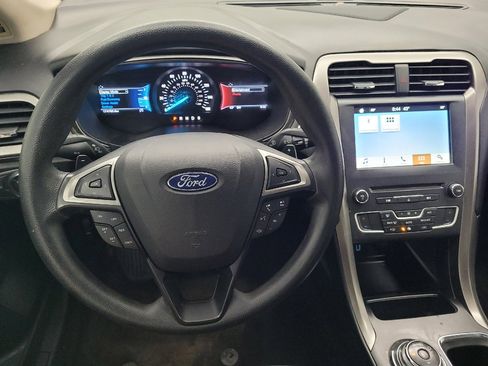 Used 2018 Ford Fusion SE w/ Fusion SE Technology Package image 22