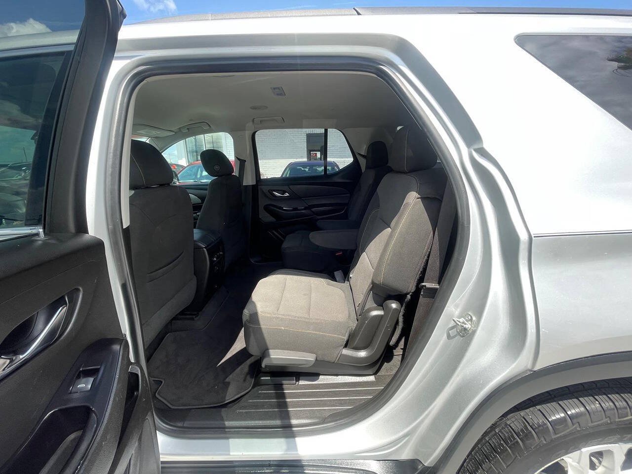 Used 2019 Chevrolet Traverse LT FWD image 11
