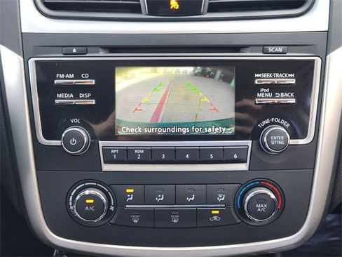 Used 2017 Nissan Altima 2.5 SR w/ LED Appearance Package image 14