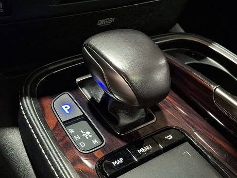 Used 2018 Lexus LS 500h AWD image 10