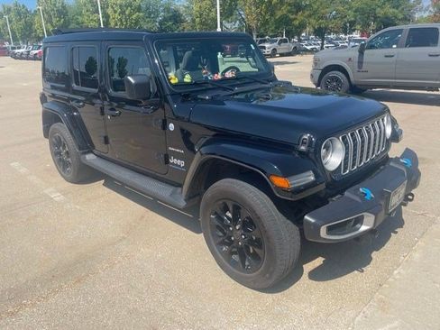 Certified 2024 Jeep Wrangler Unlimited Sahara w/ Technology Group AWD/4WD image 9