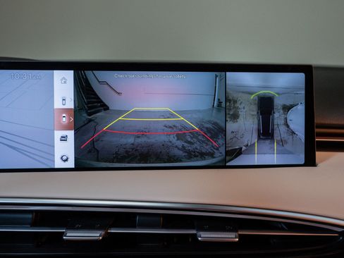 Used 2026 Genesis GV70 2.5T Advanced image 24