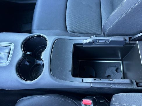 Used 2022 Toyota Venza LE image 32