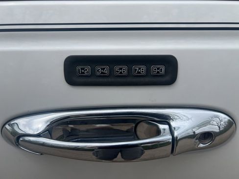 Used 2000 Lincoln Town Car Executive RWD image 13