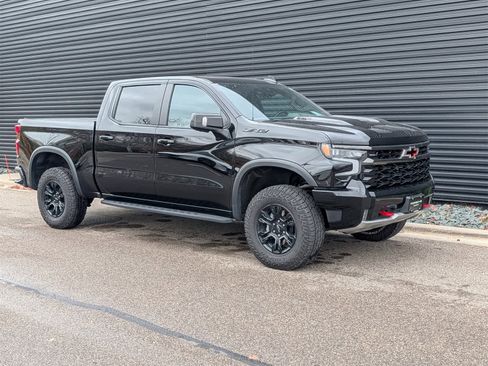 Used 2023 Chevrolet Silverado 1500 ZR2 w/ Technology Package image 27