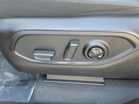 Used 2023 Jeep Grand Cherokee Laredo X image 32