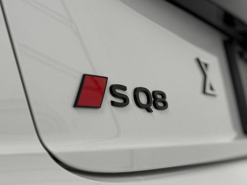 Used 2024 Audi SQ8 Prestige w/ Prestige Package AWD/4WD image 15