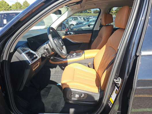Used 2024 BMW X7 xDrive40i w/ Parking Assistance Package AWD/4WD image 8