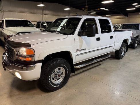 Used 2006 GMC Sierra 2500 SLT w/ Heavy-Duty Power Package AWD/4WD image 8