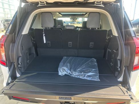 New 2025 Ford Expedition Active image 23