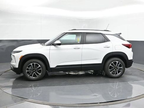 New 2025 Chevrolet TrailBlazer LT w/ Convenience Package image 2