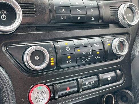 Used 2018 Ford Mustang Coupe RWD image 26