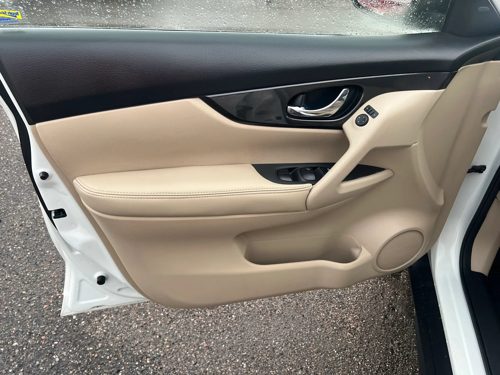 Used 2019 Nissan Rogue SV FWD image 5