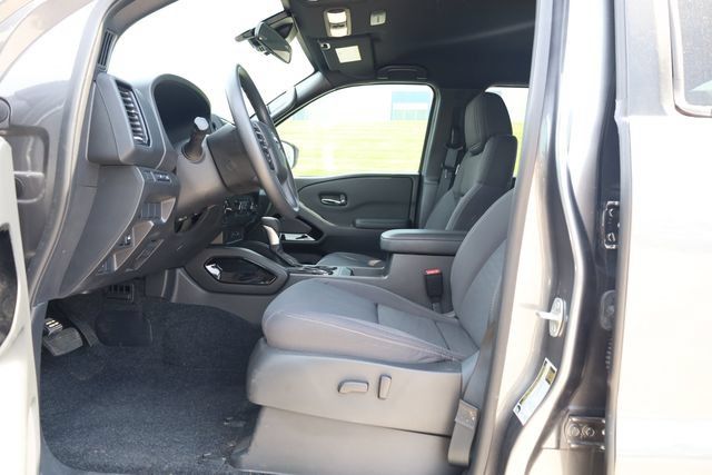 Used 2023 Nissan Frontier SV w/ Midnight Edition Package AWD/4WD image 12