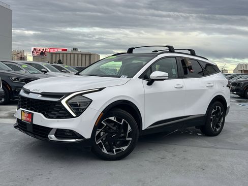 Certified 2024 Kia Sportage SX image 2