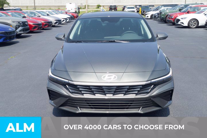Used 2026 Hyundai Elantra SE FWD image 2