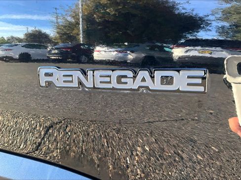 Used 2019 Jeep Renegade Altitude w/ Quick Order Package 2XM image 9
