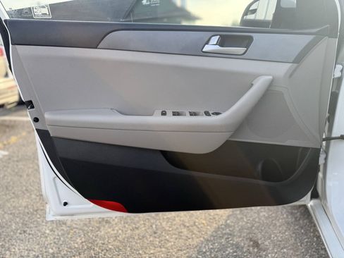 Used 2017 Hyundai Sonata SE FWD image 9