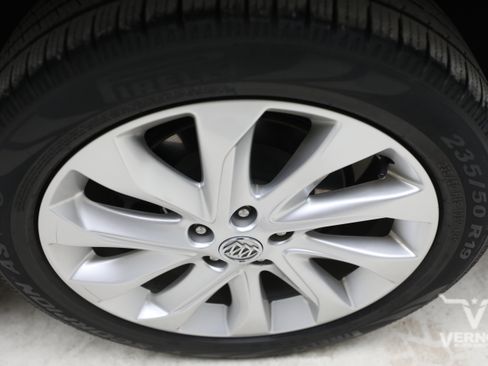 Used 2018 Buick Envision Premium AWD/4WD image 33