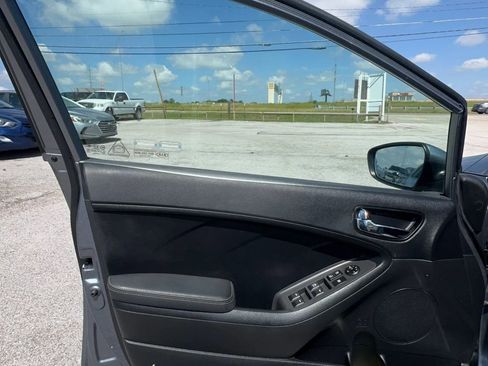 Used 2017 Kia Forte S FWD image 10