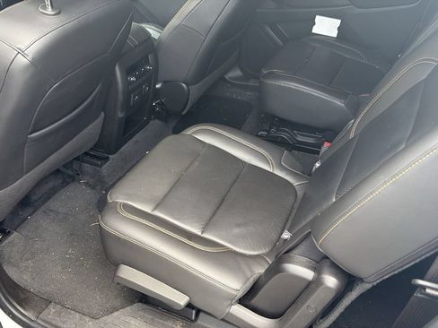 Used 2021 Chevrolet Traverse LT w/ LT Premium Package FWD image 6