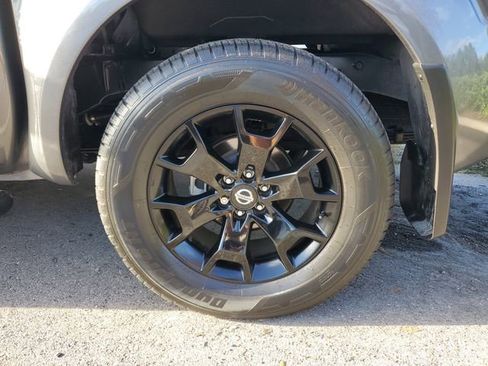 Used 2021 Nissan Frontier SV w/ Midnight Edition Floor Mats image 5