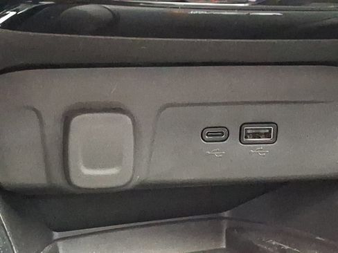 Used 2025 Chevrolet Trax RS w/ Sunroof Package image 25