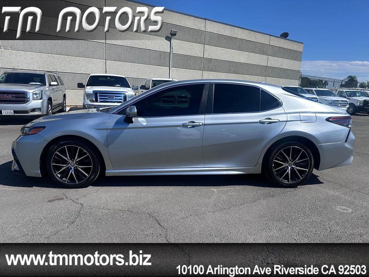 Used 2022 Toyota Camry SE w/ Carpet Mat Package (TMS) FWD image 3
