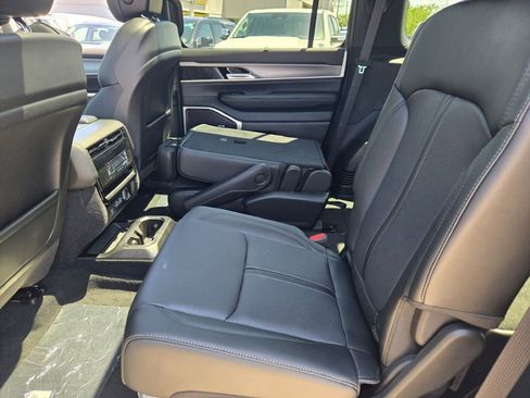 New 2025 Jeep Wagoneer Series II w/ Convenience Group I image 17