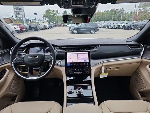 New 2025 Jeep Grand Cherokee Limited w/ Luxury Tech Group II image 13