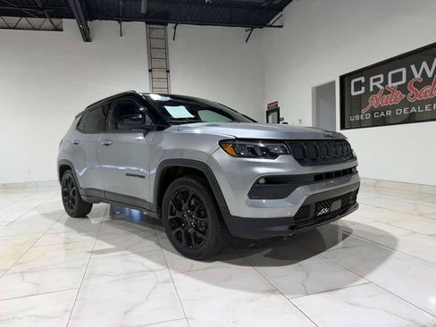 Used 2022 Jeep Compass Latitude w/ Sun and Sound Group FWD image 3