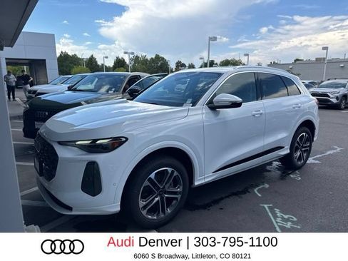 Used 2025 Audi Q5 Premium w/ 19" Wheel Package AWD/4WD image 1