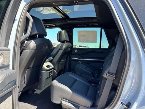 New 2026 Lincoln Navigator Reserve w/ Jet Appearance Package AWD/4WD image 11