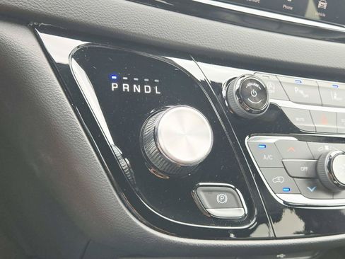 Used 2026 Chrysler Pacifica Select FWD image 33