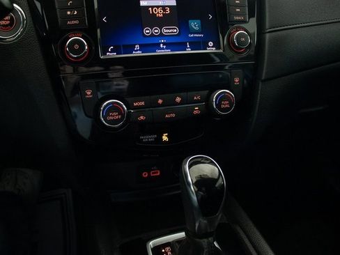 Used 2018 Nissan Rogue SV image 32